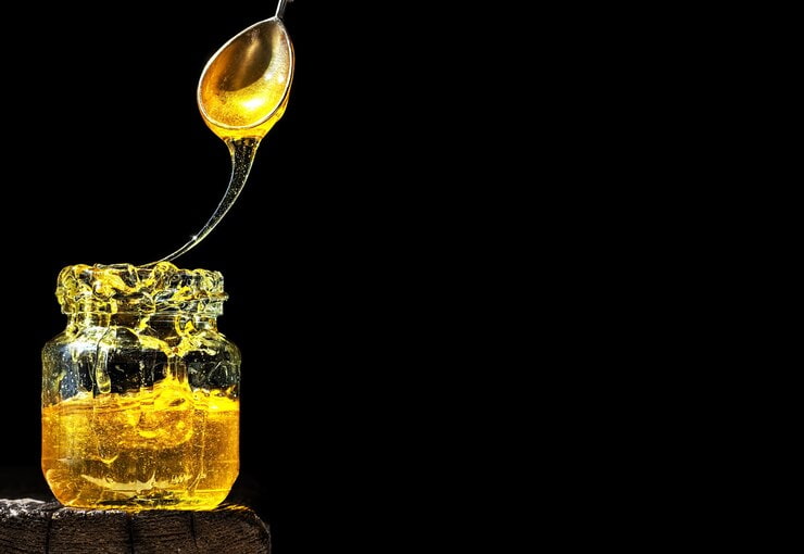 تصویر 3 از عسل بابونه خالص با رنگ طلایی شفاف